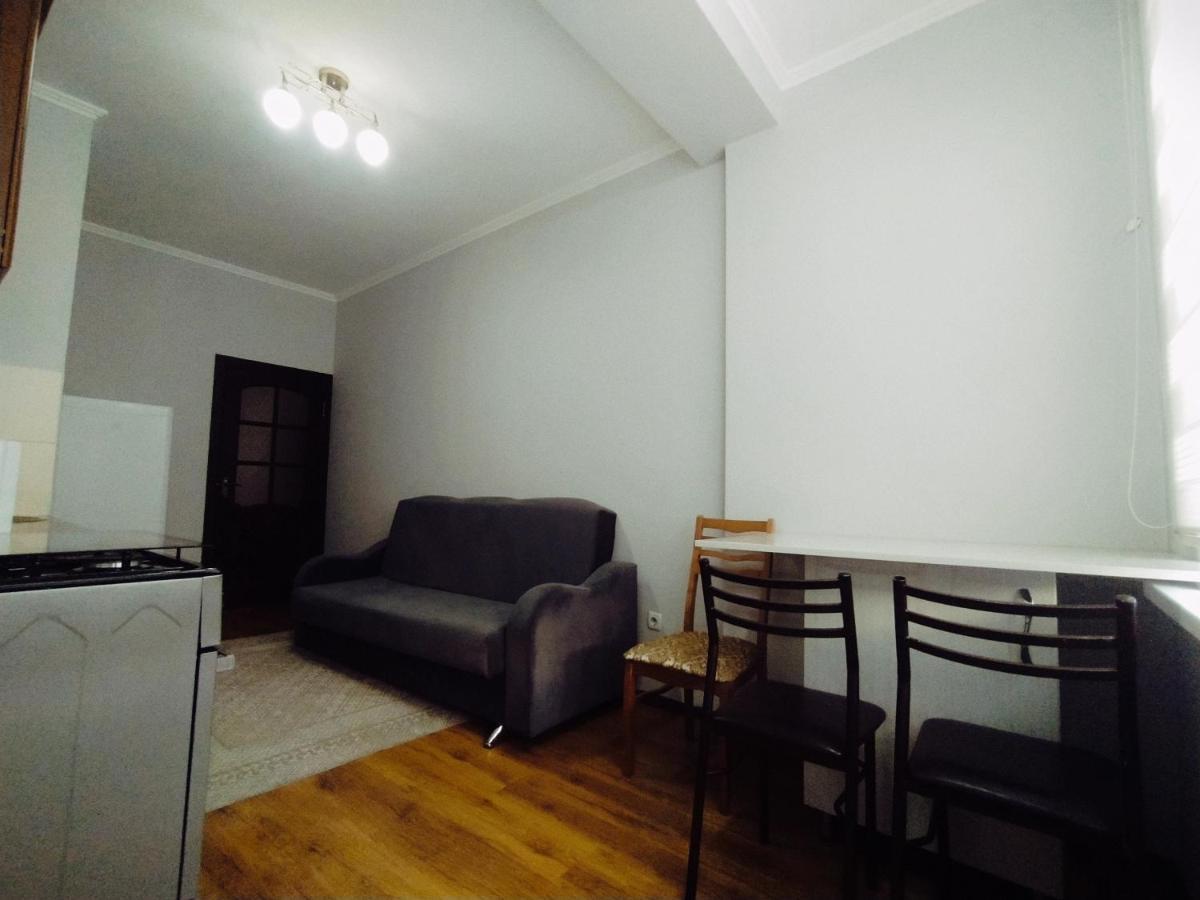 شقة Aura On Turusbekova Street 124 بيشكيك المظهر الخارجي الصورة