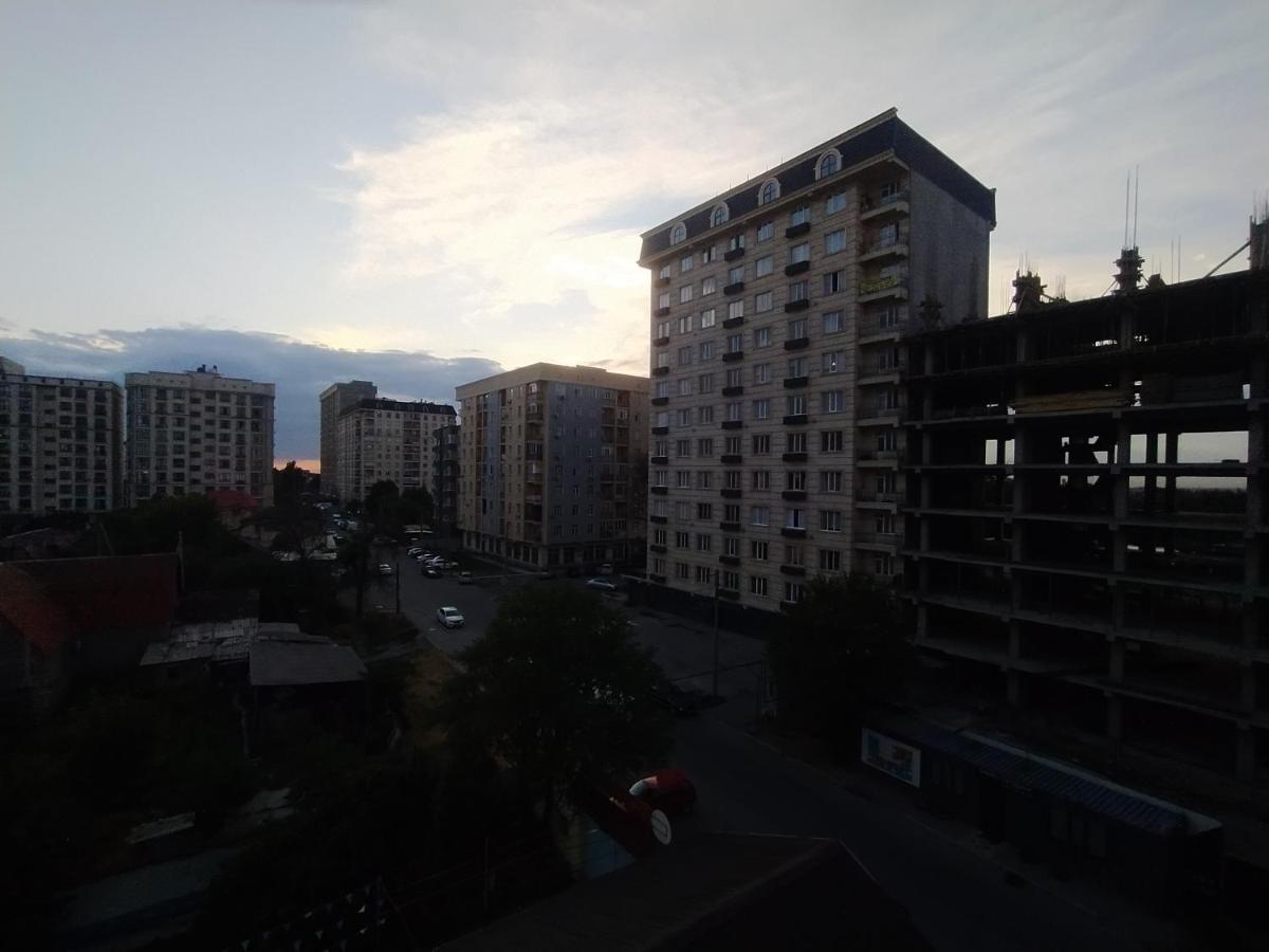 شقة Aura On Turusbekova Street 124 بيشكيك المظهر الخارجي الصورة